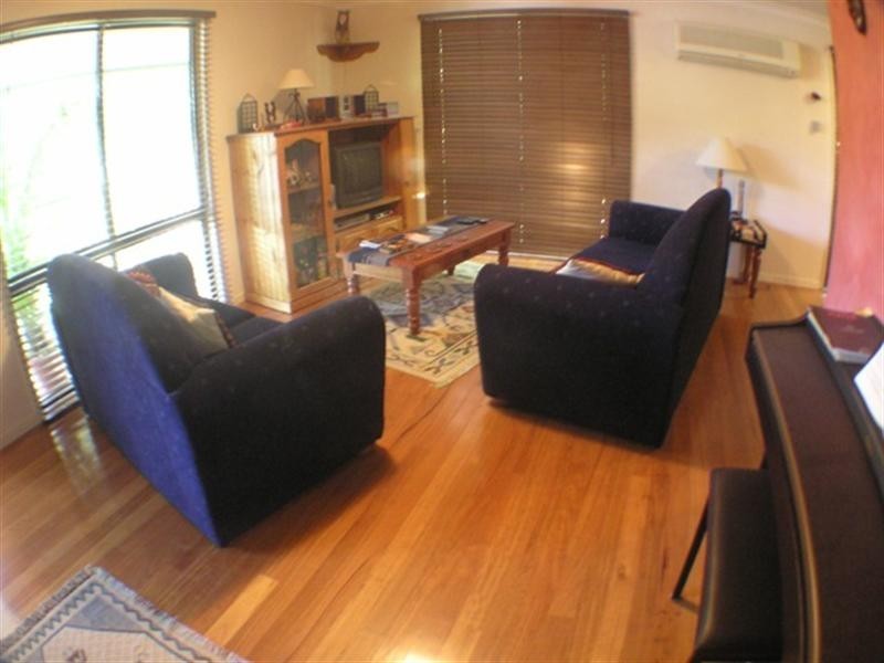 2 Nari Avenue, Point Clare NSW 2250