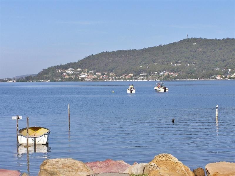 21 Noonan Point Avenue, Point Clare NSW 2250