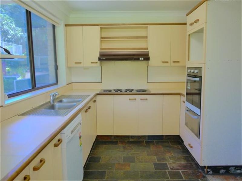 83 Brisbane Water Drive, Point Clare NSW 2250