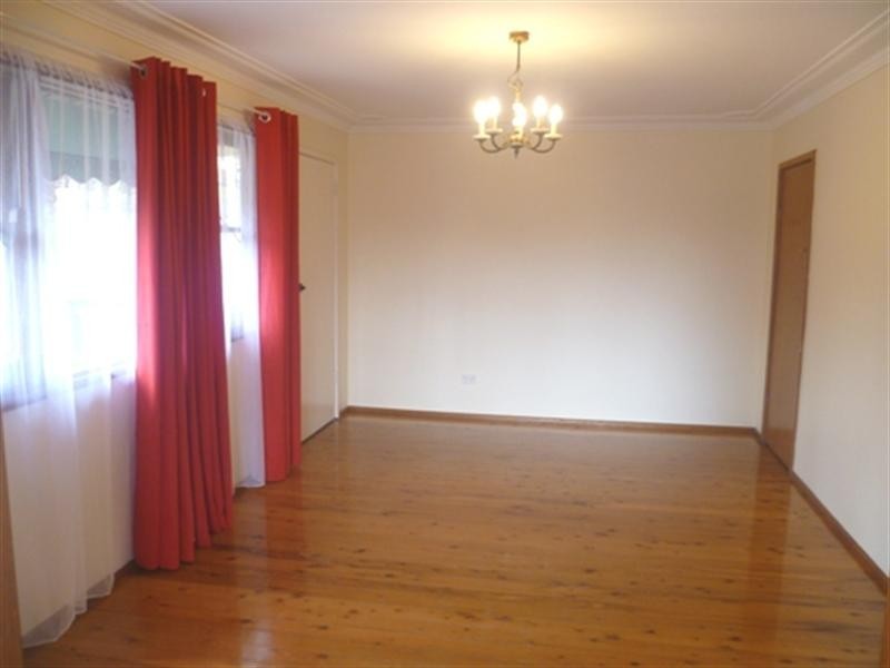 1 Priestly Parade, Point Clare NSW 2250