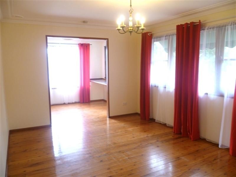 1 Priestly Parade, Point Clare NSW 2250