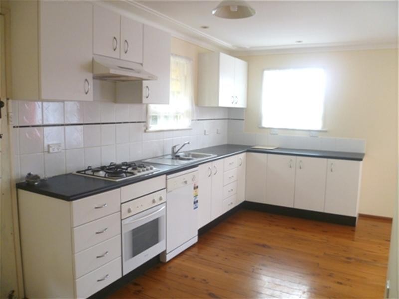 1 Priestly Parade, Point Clare NSW 2250