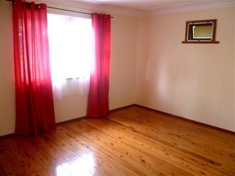 1 Priestly Parade, Point Clare NSW 2250