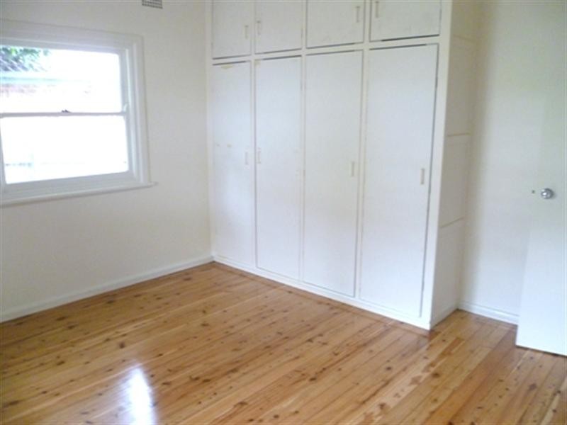 18 Nioka Aveneue, Point Clare NSW 2250