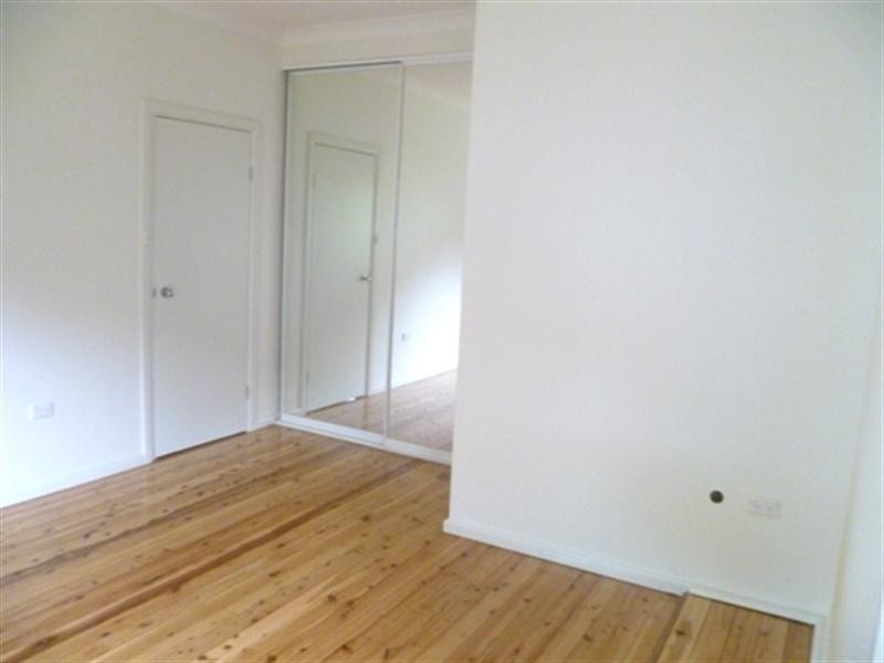 18 Nioka Aveneue, Point Clare NSW 2250