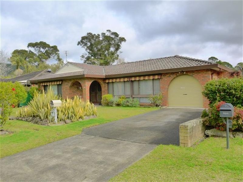 4 Turtle Close, Point Clare NSW 2250