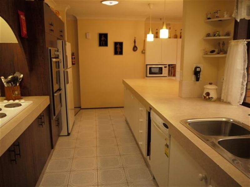 4 Turtle Close, Point Clare NSW 2250