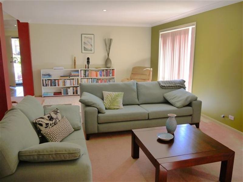 2 Peat Place, Point Clare NSW 2250