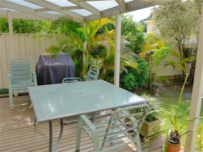 2 Peat Place, Point Clare NSW 2250