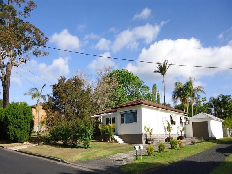 13 Alukea Avenue, Point Clare NSW 2250