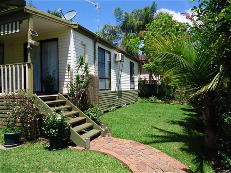 13 Alukea Avenue, Point Clare NSW 2250