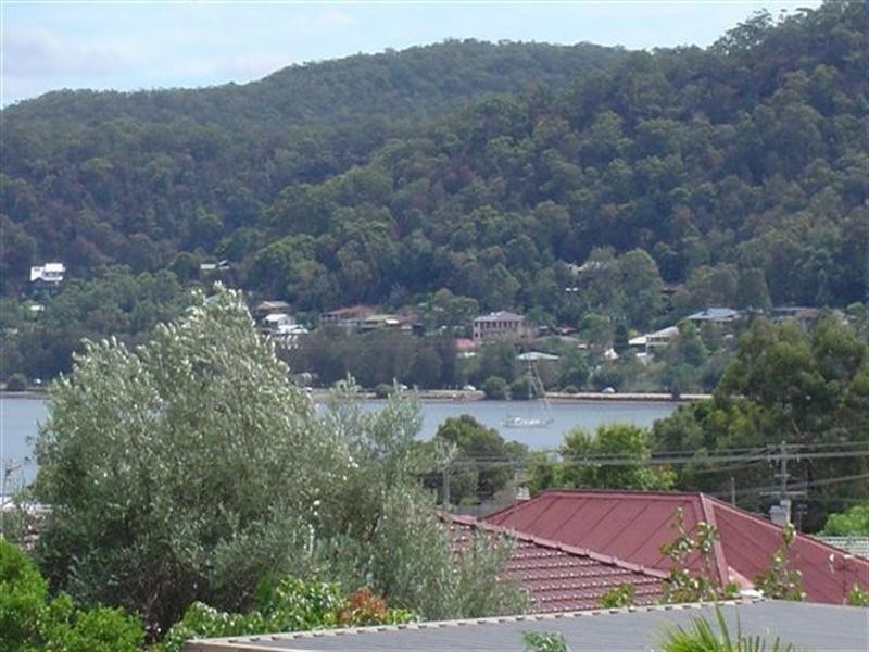 13 Alukea Avenue, Point Clare NSW 2250