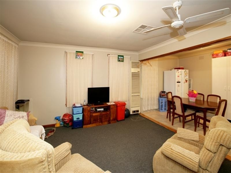 1 Victoria Street, Mount Austin NSW 2650