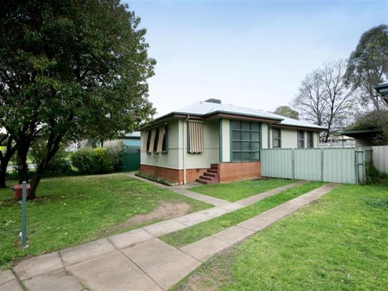 1 Victoria Street, Mount Austin NSW 2650