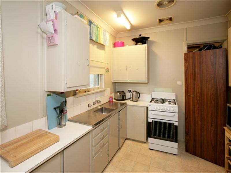 1 Victoria Street, Mount Austin NSW 2650