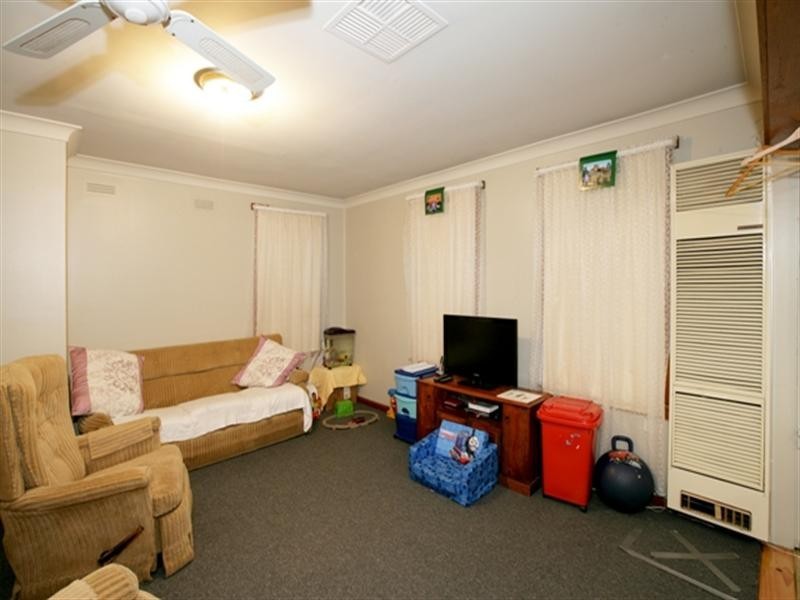 1 Victoria Street, Mount Austin NSW 2650