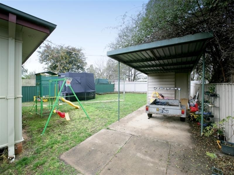 1 Victoria Street, Mount Austin NSW 2650