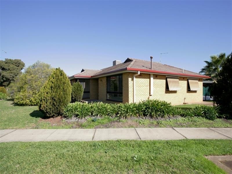 2 Main Street, Lake Albert NSW 2650