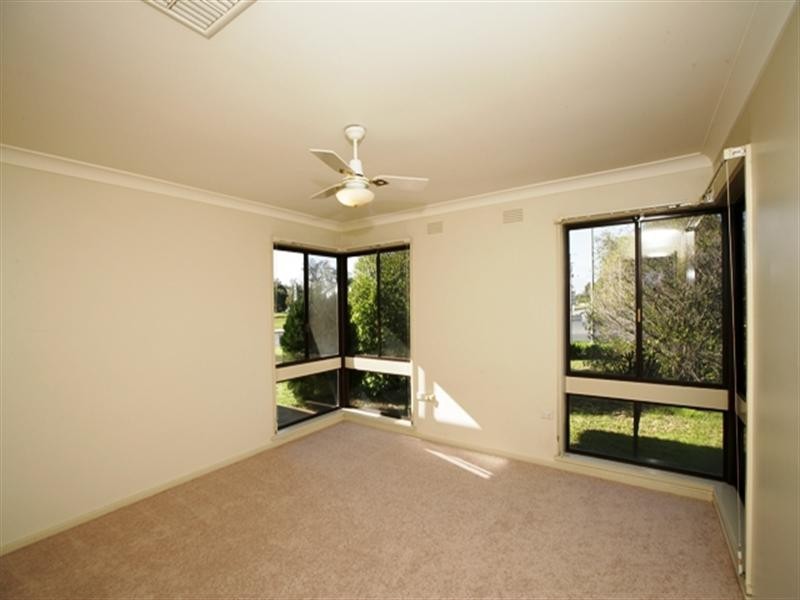 2 Main Street, Lake Albert NSW 2650