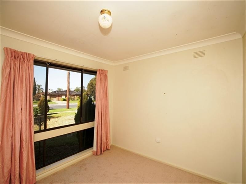 2 Main Street, Lake Albert NSW 2650