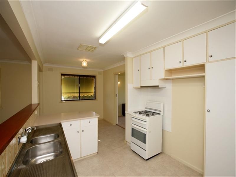 2 Main Street, Lake Albert NSW 2650