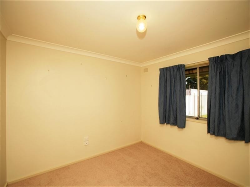 2 Main Street, Lake Albert NSW 2650