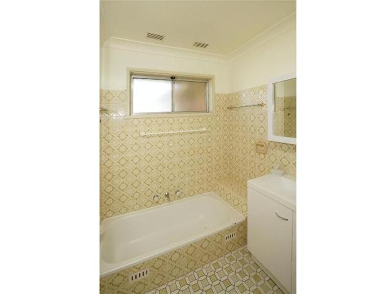 2 Main Street, Lake Albert NSW 2650