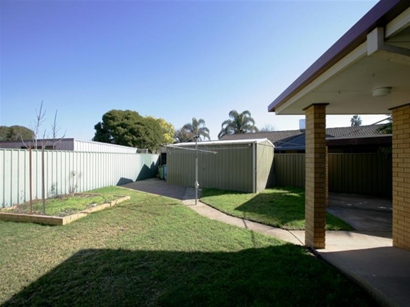 2 Main Street, Lake Albert NSW 2650