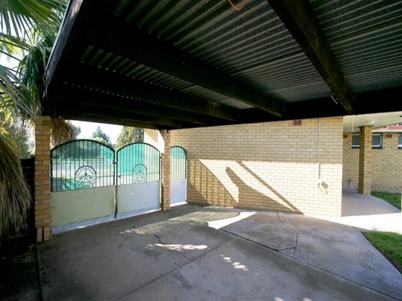 2 Main Street, Lake Albert NSW 2650