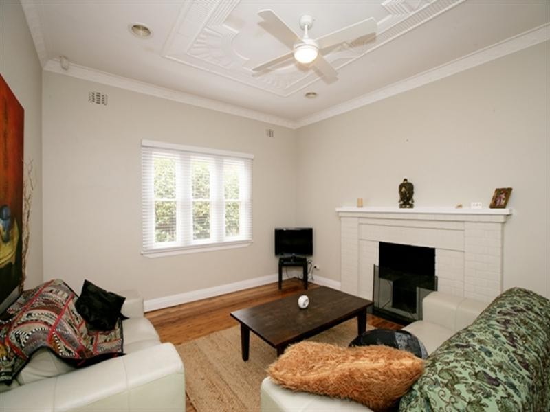 18 Lindsay Street, Turvey Park NSW 2650