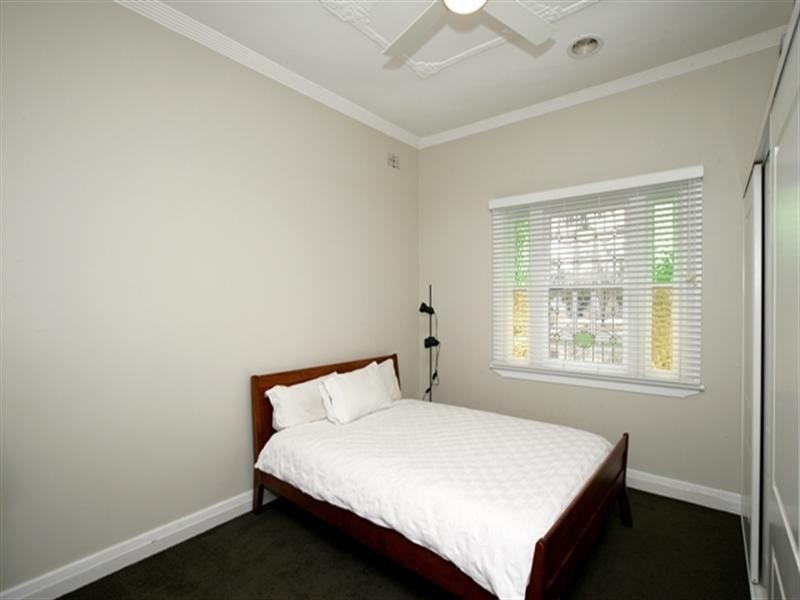 18 Lindsay Street, Turvey Park NSW 2650