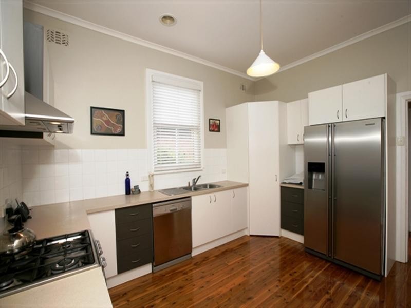 18 Lindsay Street, Turvey Park NSW 2650