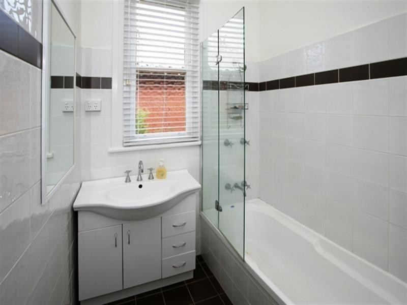 18 Lindsay Street, Turvey Park NSW 2650