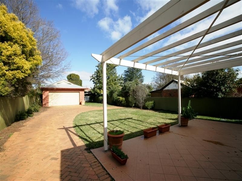 18 Lindsay Street, Turvey Park NSW 2650