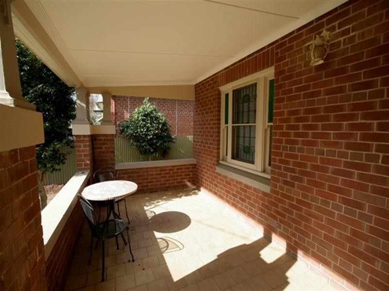 18 Lindsay Street, Turvey Park NSW 2650