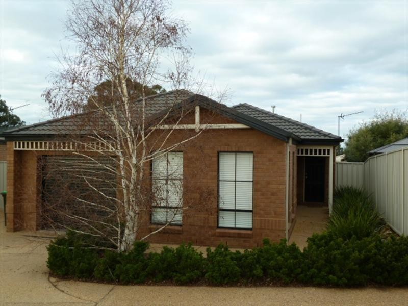 2/8 Ulandra Place, Wagga Wagga NSW 2650