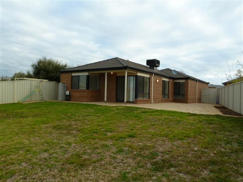 2/8 Ulandra Place, Wagga Wagga NSW 2650