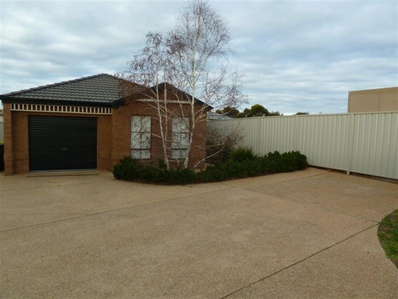 2/8 Ulandra Place, Wagga Wagga NSW 2650