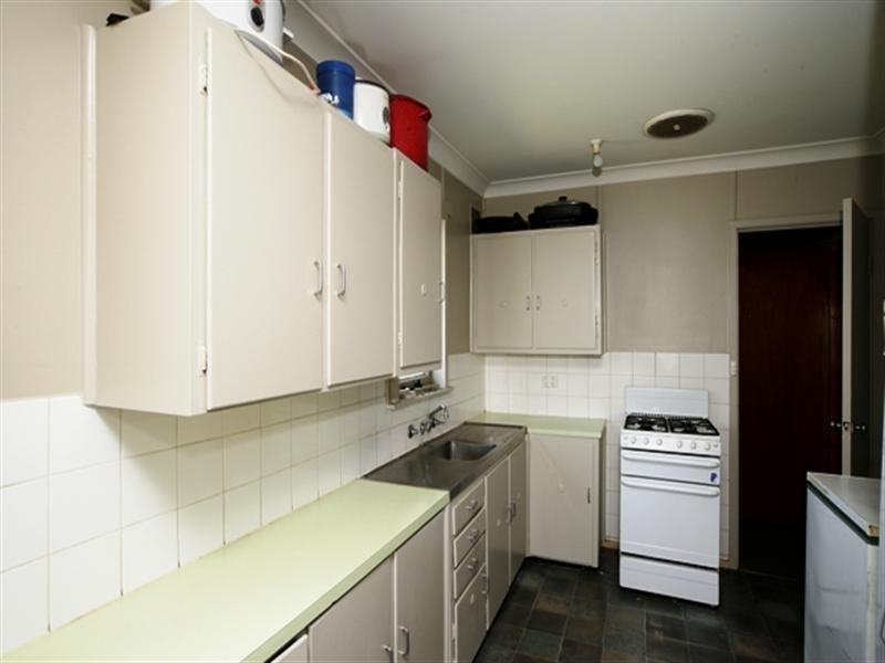 42 McKell Avenue, Mount Austin NSW 2650