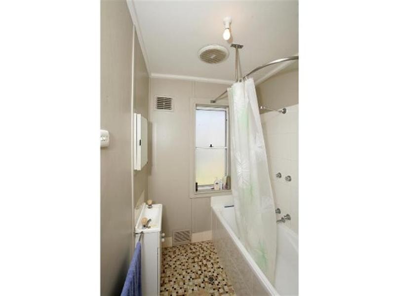 42 McKell Avenue, Mount Austin NSW 2650