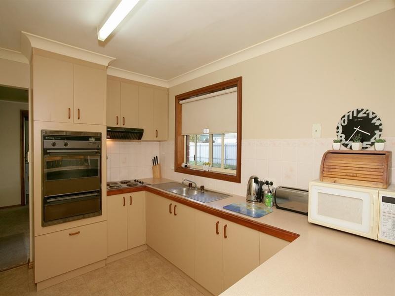 100 Dalman Parkway, Glenfield Park NSW 2650
