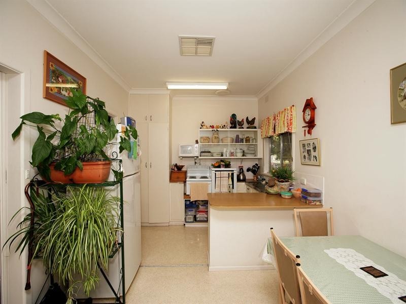 12 Ziegler Avenue, Kooringal NSW 2650