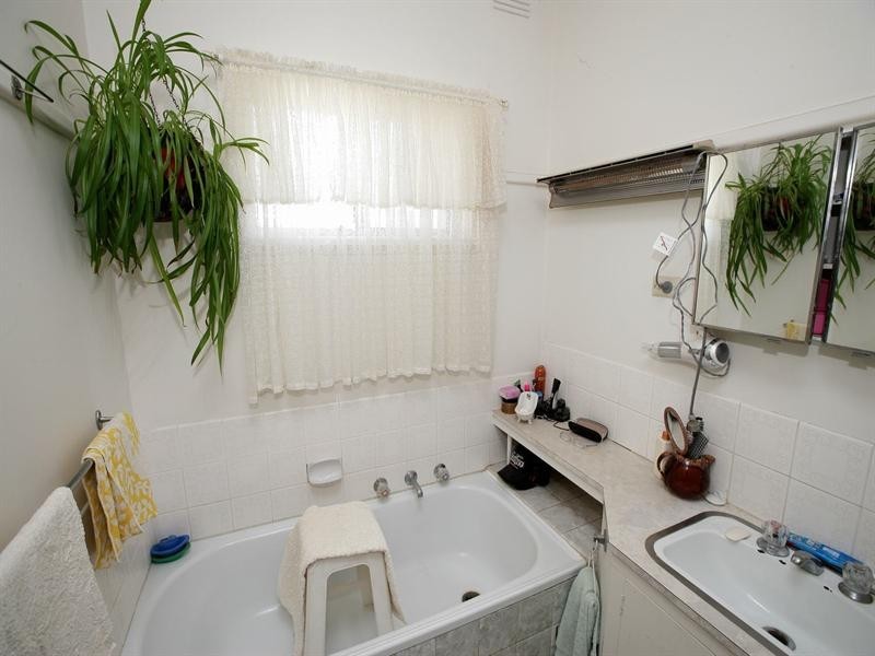 12 Ziegler Avenue, Kooringal NSW 2650