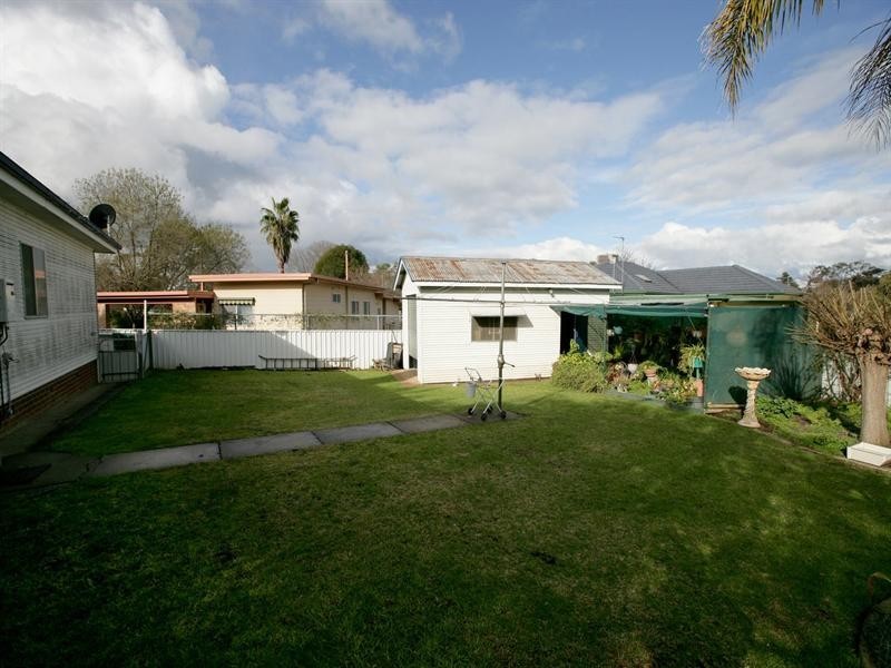 12 Ziegler Avenue, Kooringal NSW 2650