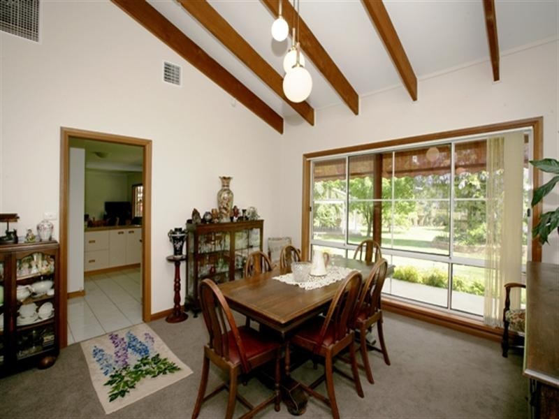 8 Clare Avenue, Lake Albert NSW 2650