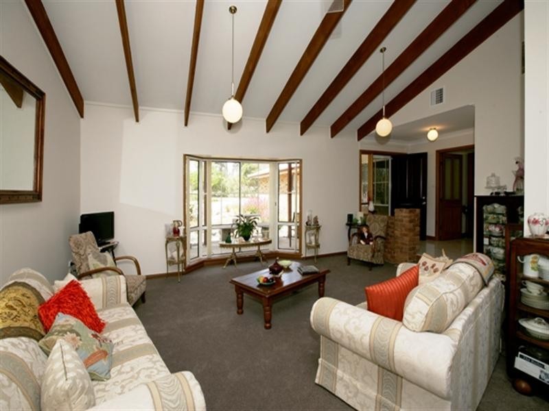 8 Clare Avenue, Lake Albert NSW 2650