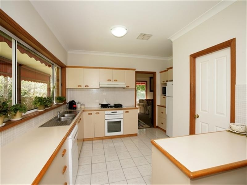 8 Clare Avenue, Lake Albert NSW 2650