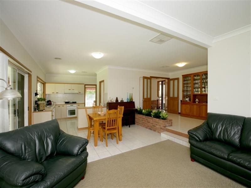 8 Clare Avenue, Lake Albert NSW 2650