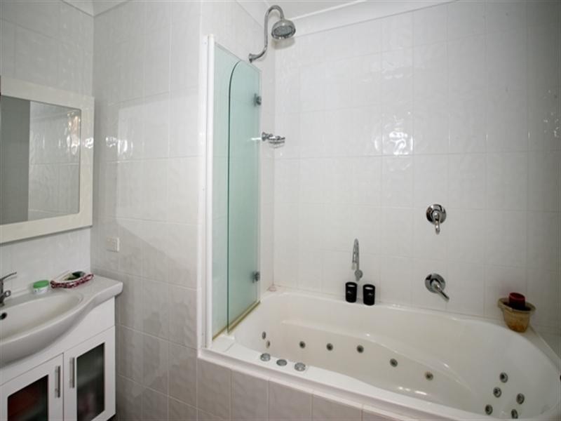 8 Clare Avenue, Lake Albert NSW 2650