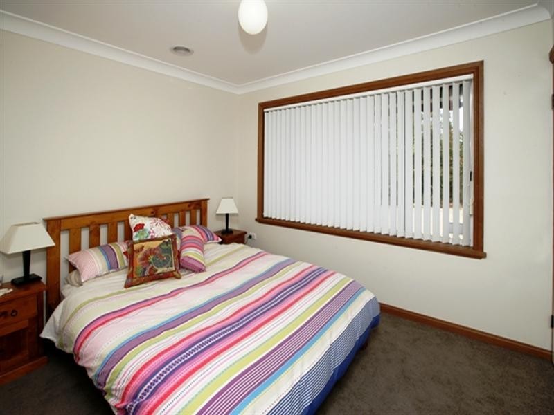 8 Clare Avenue, Lake Albert NSW 2650